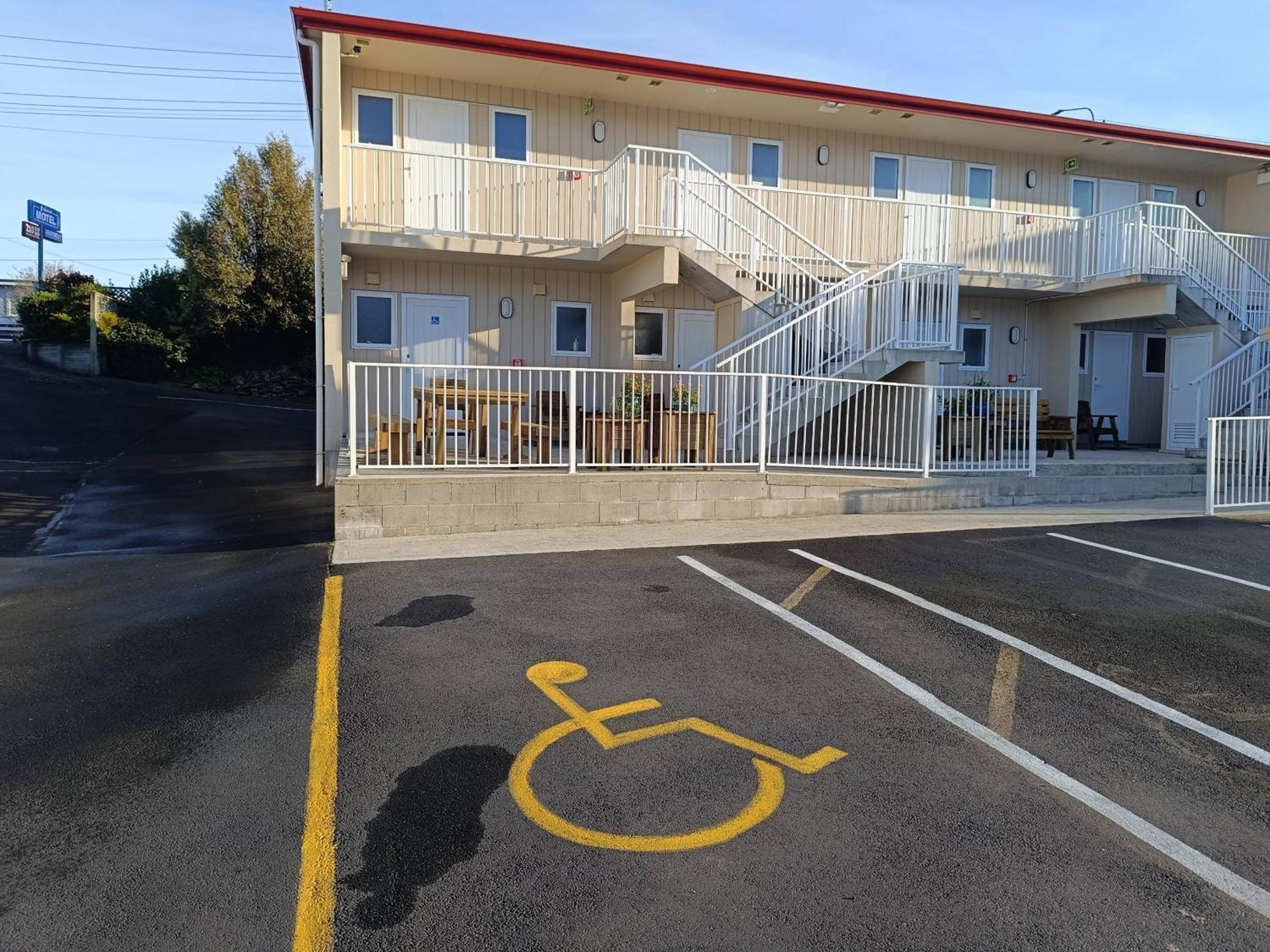 Bayfield Motel And Apartment ดะนีดิน ภายนอก รูปภาพ